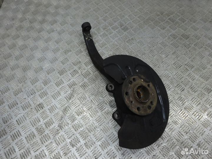 Кулак поворотный передний правый Мерседес 164