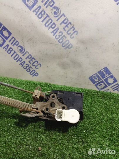 Замок двери передний правый Chevrolet Trailblazer