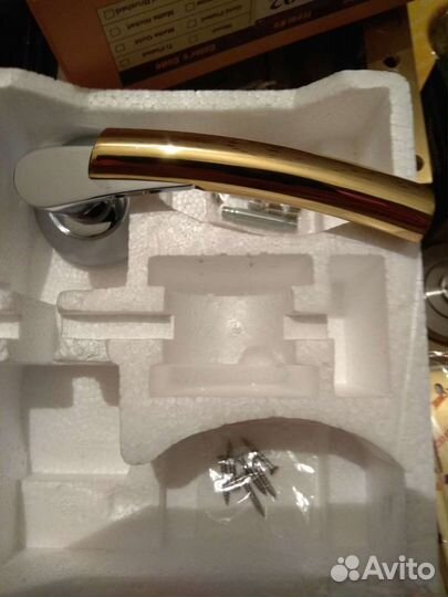 Двери,фурнитура,кирпич,наличник