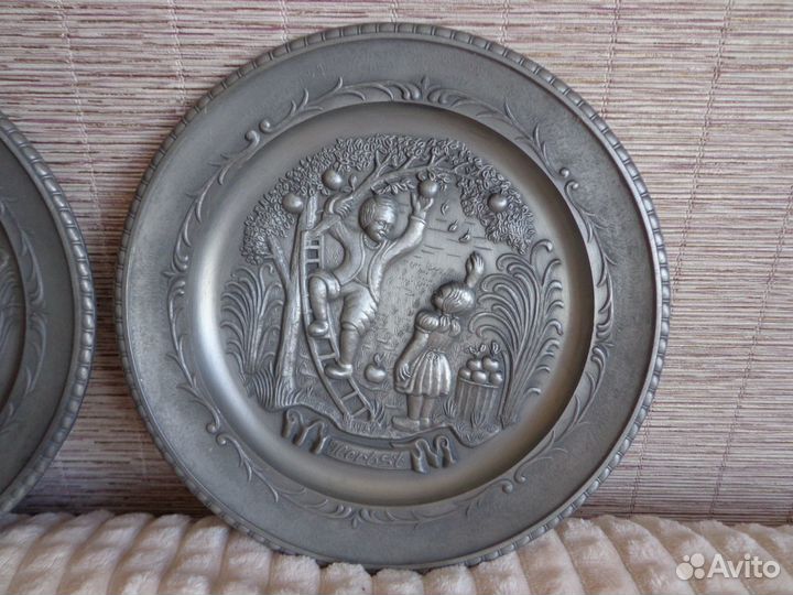 Коллекционные,настенные тарелки.Времена года.Олово