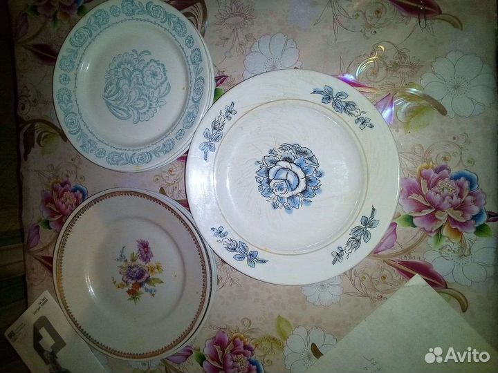 Тарелки, блюдца, блюдо овальное