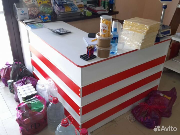 Кассовый стол, ячейки для конфет в магазин