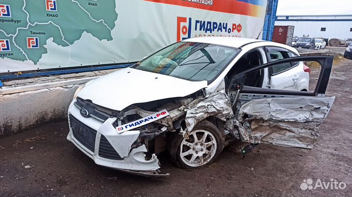 Стекло двери передней правой Ford Focus 3 BM51A214