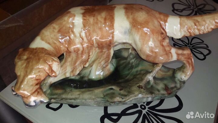 Фаянсовая статуэтка