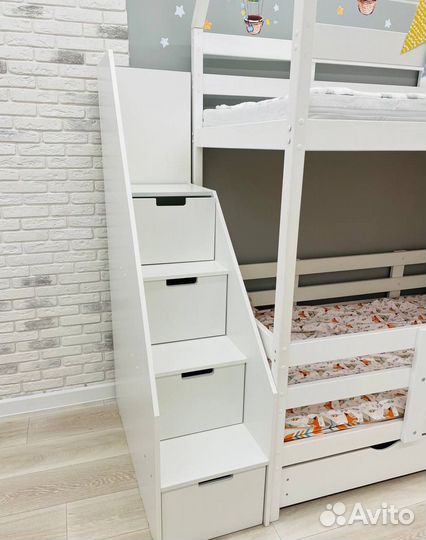 Детская двухъярусная кровать домик с комодом