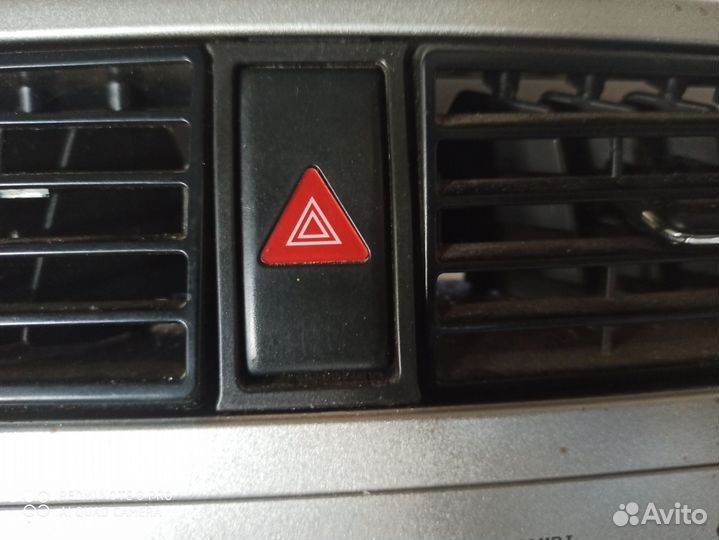 Кнопка аварийки Suzuki Liana