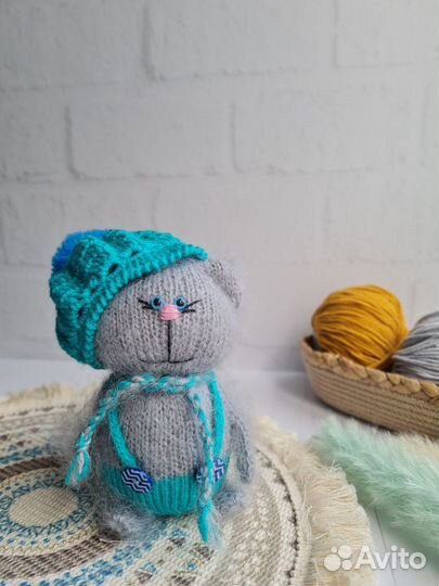Вязаная игрушка кот рыбак