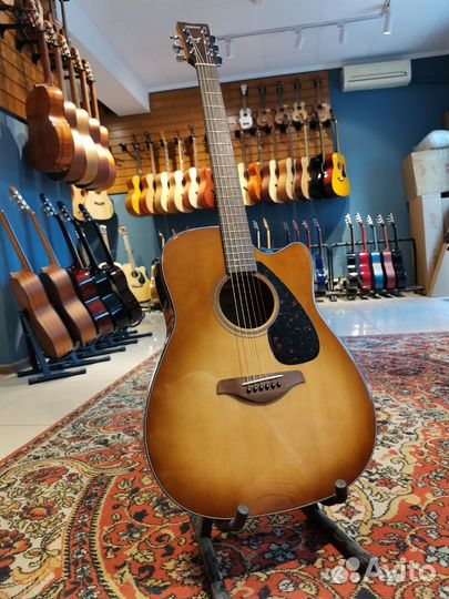 Электроакустическая гитара Yamaha FGX800C