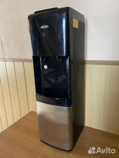 Кулер для воды напольный