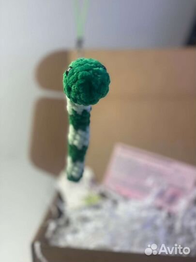 Брелок змея вязаная мягкая игрушка