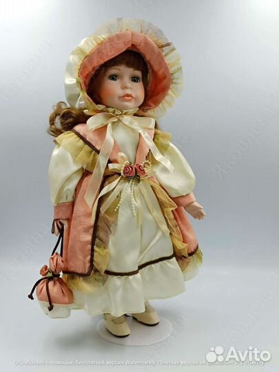 Английская фарфоровая коллекционная куколка