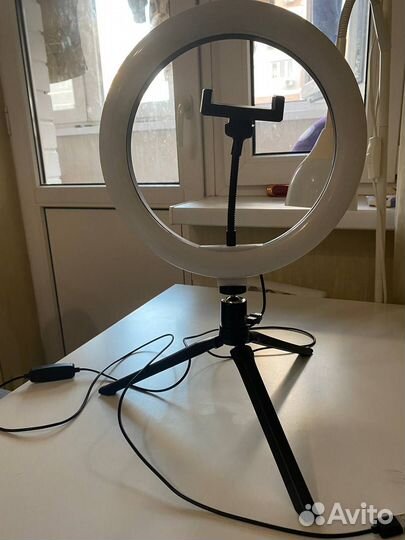 Кольцевая лампа со штативом
