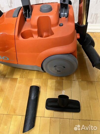 Пылесос мешковой Electrolux 1500 ватт