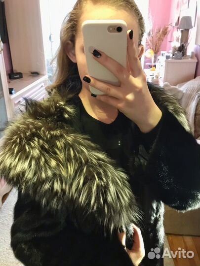 Шуба норковая с капюшоном из чернобурой лисы