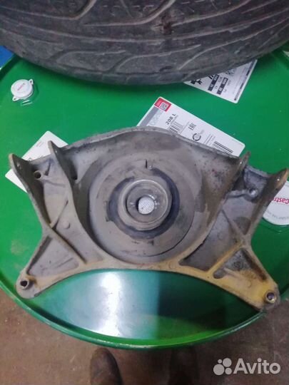 Кронштейн переднего левого амортизатора