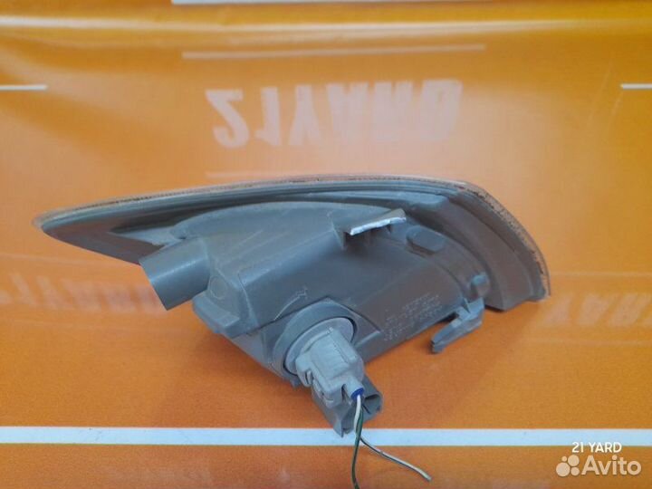 Габарит передний левый Toyota Corolla Levin