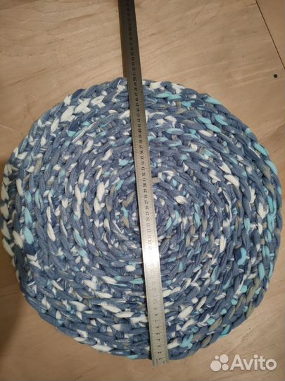 Вязанный коврик и самошитый