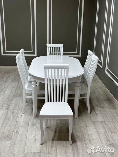 Стол и стулья