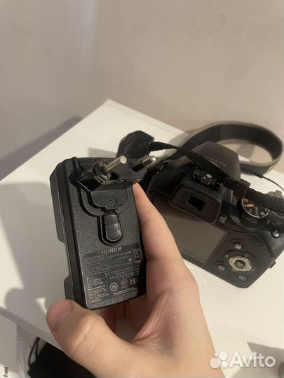 Цифровой фотоаппарат Fujifilm FinePix SL300 черный