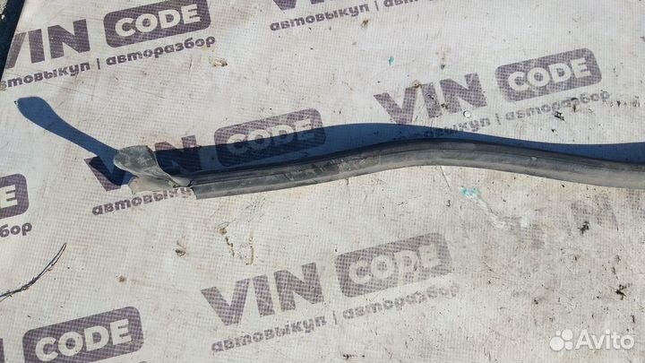 Уплотнитель капота Renault Duster 4x4