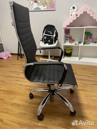 Офисное кресло