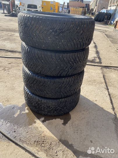 Nokian Tyres Hakkapeliitta 8 225/55 R17 97T
