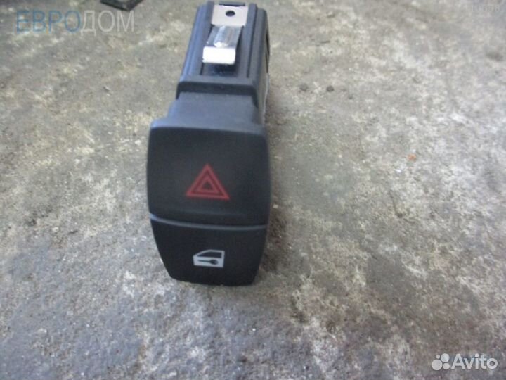 Кнопка аварийки BMW F21 s1090688