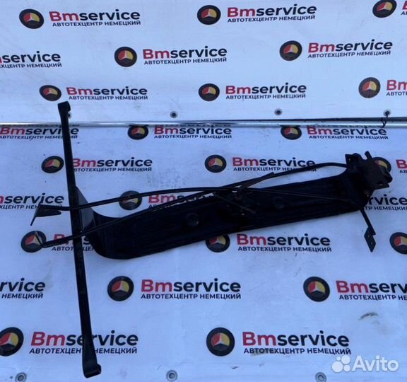 Крепление запаски Mercedes-Benz