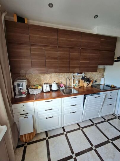 3-к. квартира, 80 м², 4/4 эт.