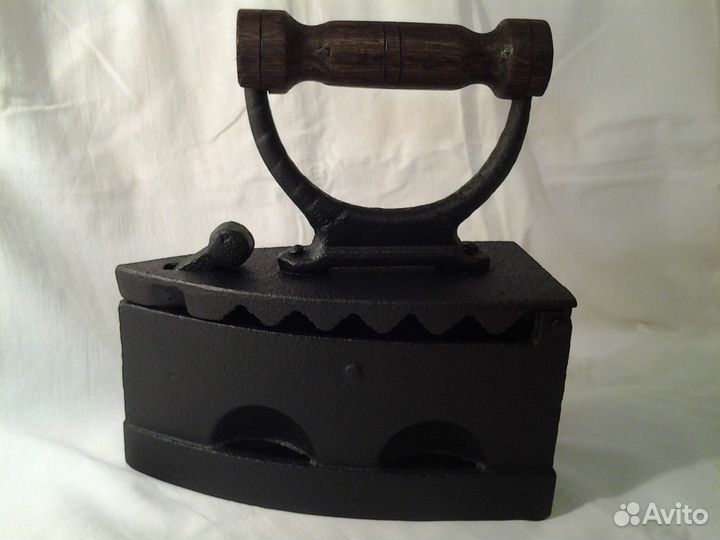 Старинный угольный утюг. Не ржавый. сп