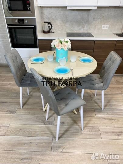 Кухонный стол и стулья. Доставка бесплатно