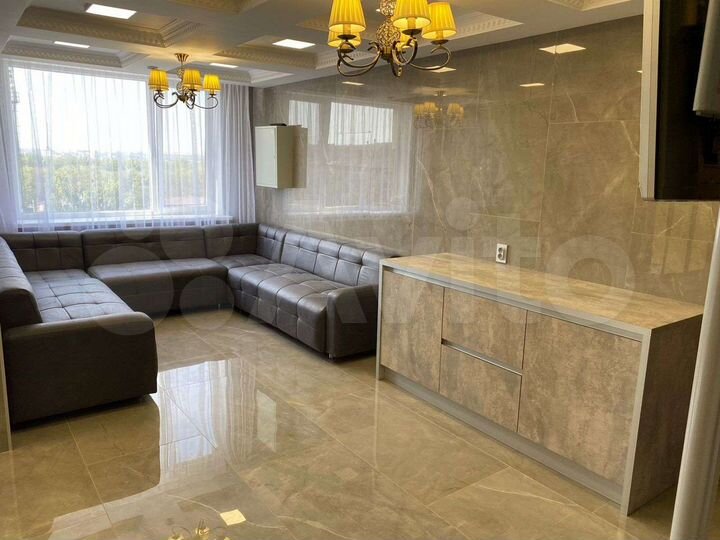 Здание, 3905 м²