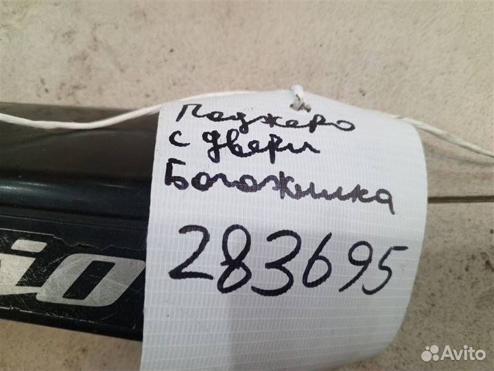 Накладка двери багажника (наружная) Mitsubishi Pa