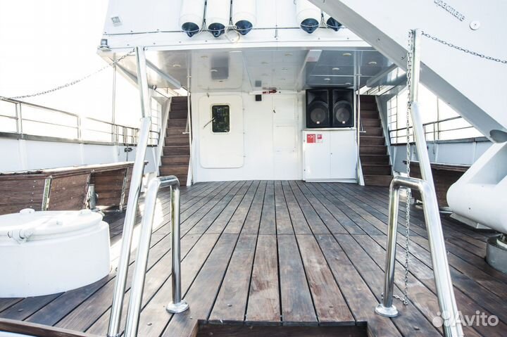 Моторная яхта 