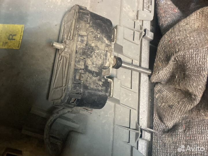 Фара правая на mercedes w140