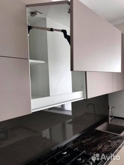 Кухонный гарнитур без ручек. Рассрочка