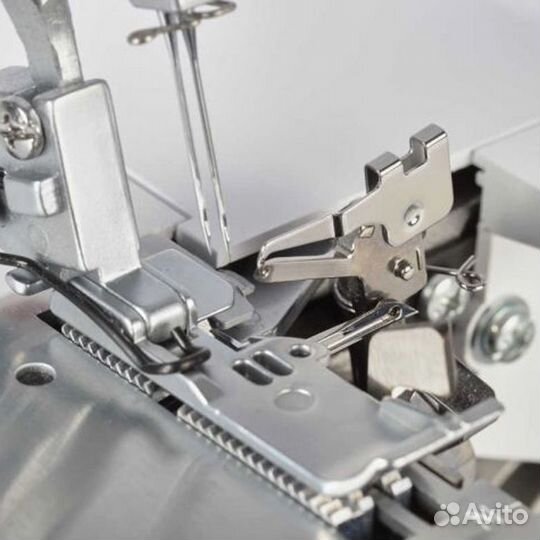 Оверлок Bernete b44