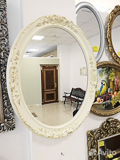 Зеркало овальное в красивой раме под бронзу