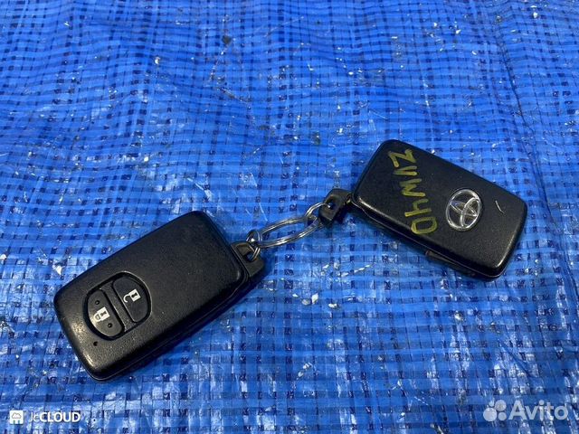 Ключ зажигания на toyota prius alpha ZVW40 2zrfxe