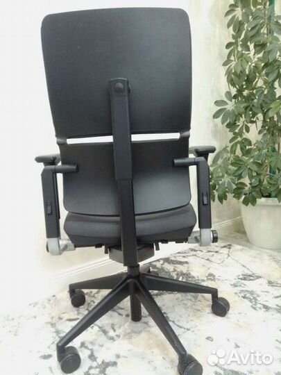 Офисное кресло Steelcase