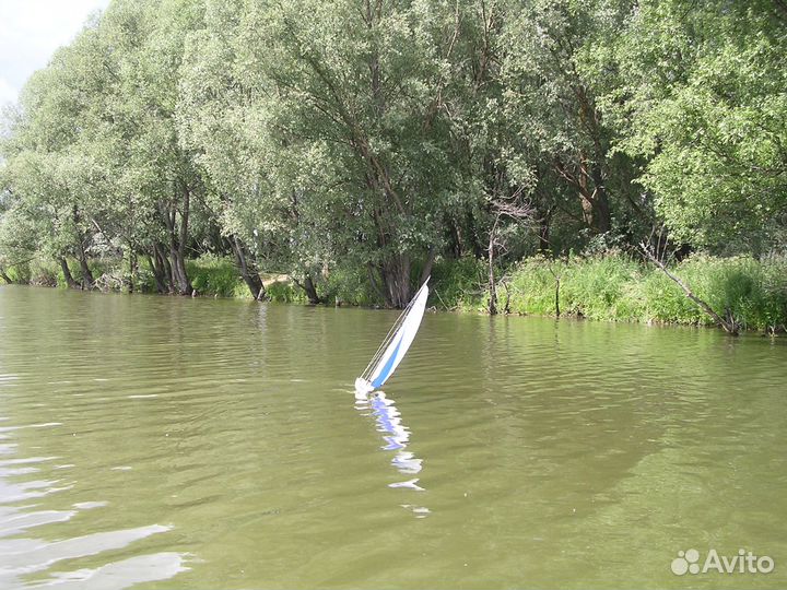 Радиоуправляемая яхта Century 750, сломана мачта