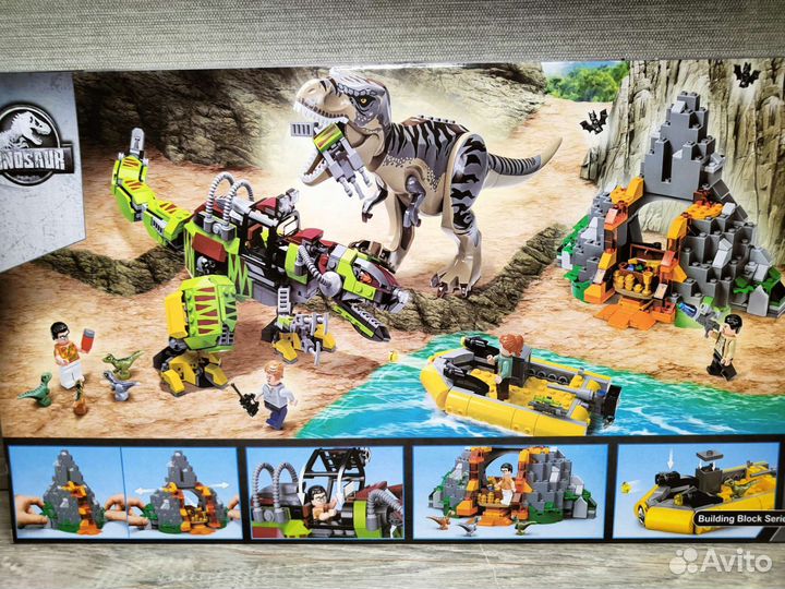 Конструктор Бой тираннозавра и робота-динозавра
