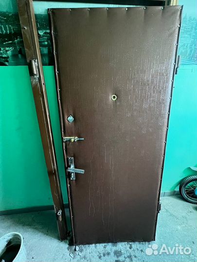 Дверь входная металлическая