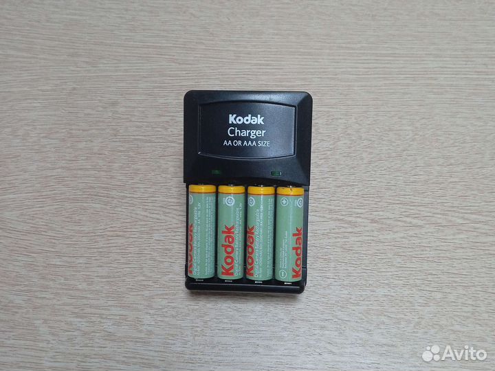 Зарядное устройство с аккумуляторами