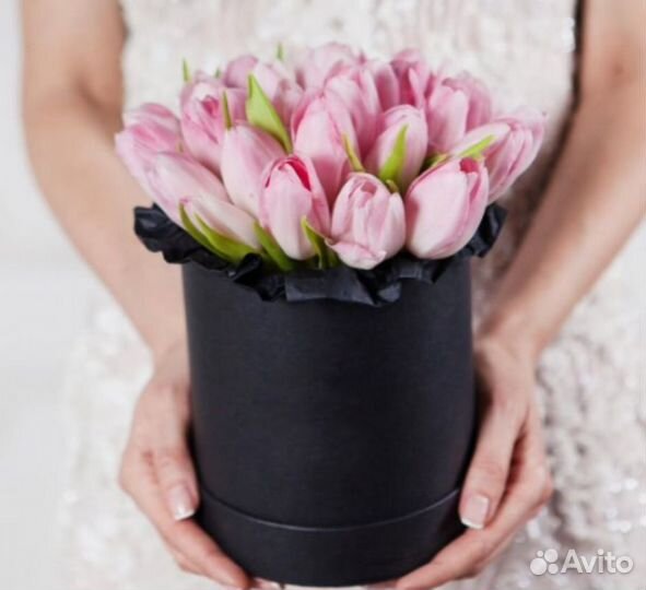 Коробка с розовым тюльпаном №585