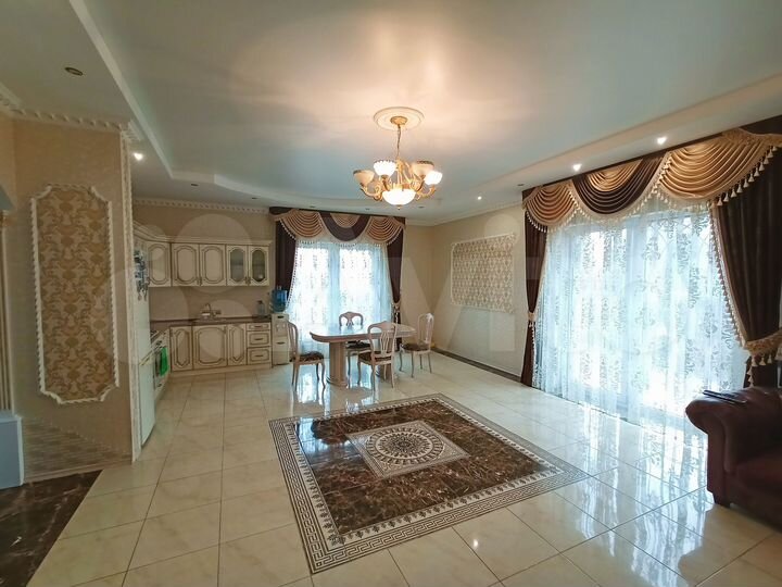 Дом 199,4 м² на участке 8 сот.