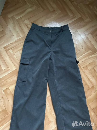 Классические штаны серые с карманами