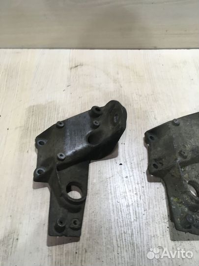 Кронштейн АКПП правый Ауди А6 С5 8D0399108E