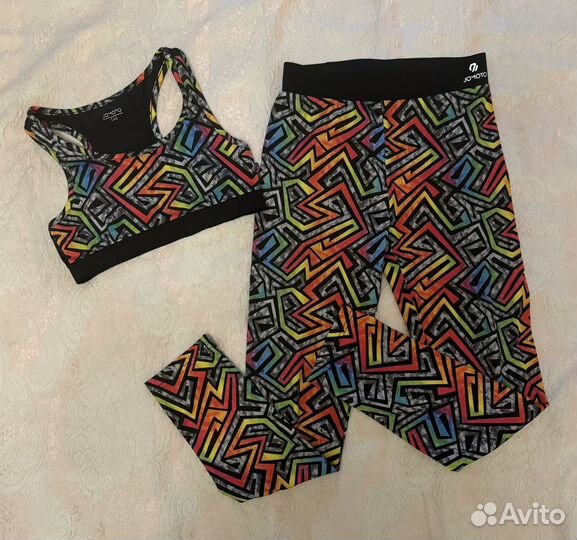 Спортивные лосины и топ