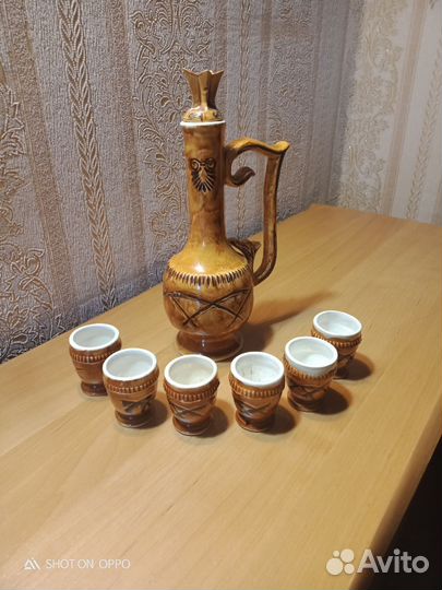 Глиняный кувшин для вина